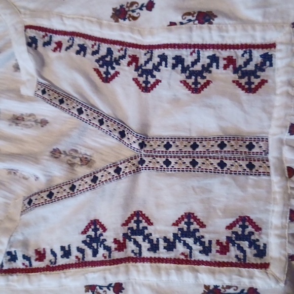 💙🌺Vintage America White Embellished Blouse with 3/4 Sleeves - Picture 4 of 12